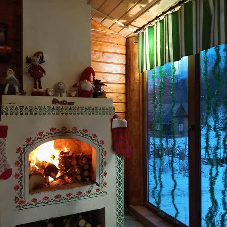 Gostynnyi Dvir U Marichky Hotell Lazeshchyna Exteriör bild
