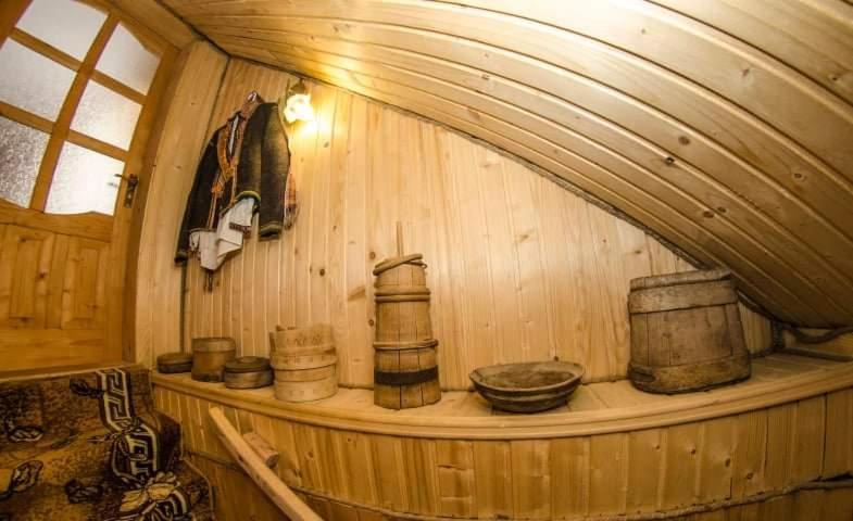 Gostynnyi Dvir U Marichky Hotell Lazeshchyna Exteriör bild