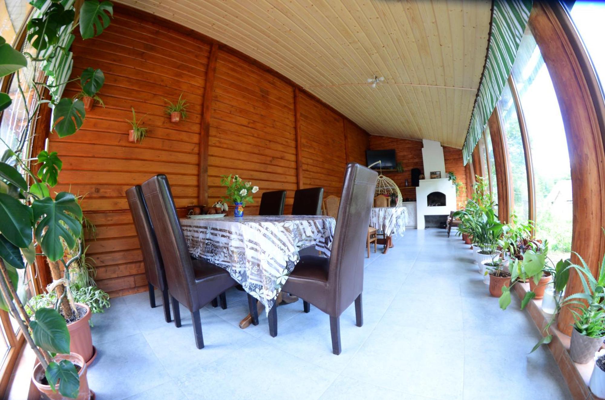 Gostynnyi Dvir U Marichky Hotell Lazeshchyna Exteriör bild