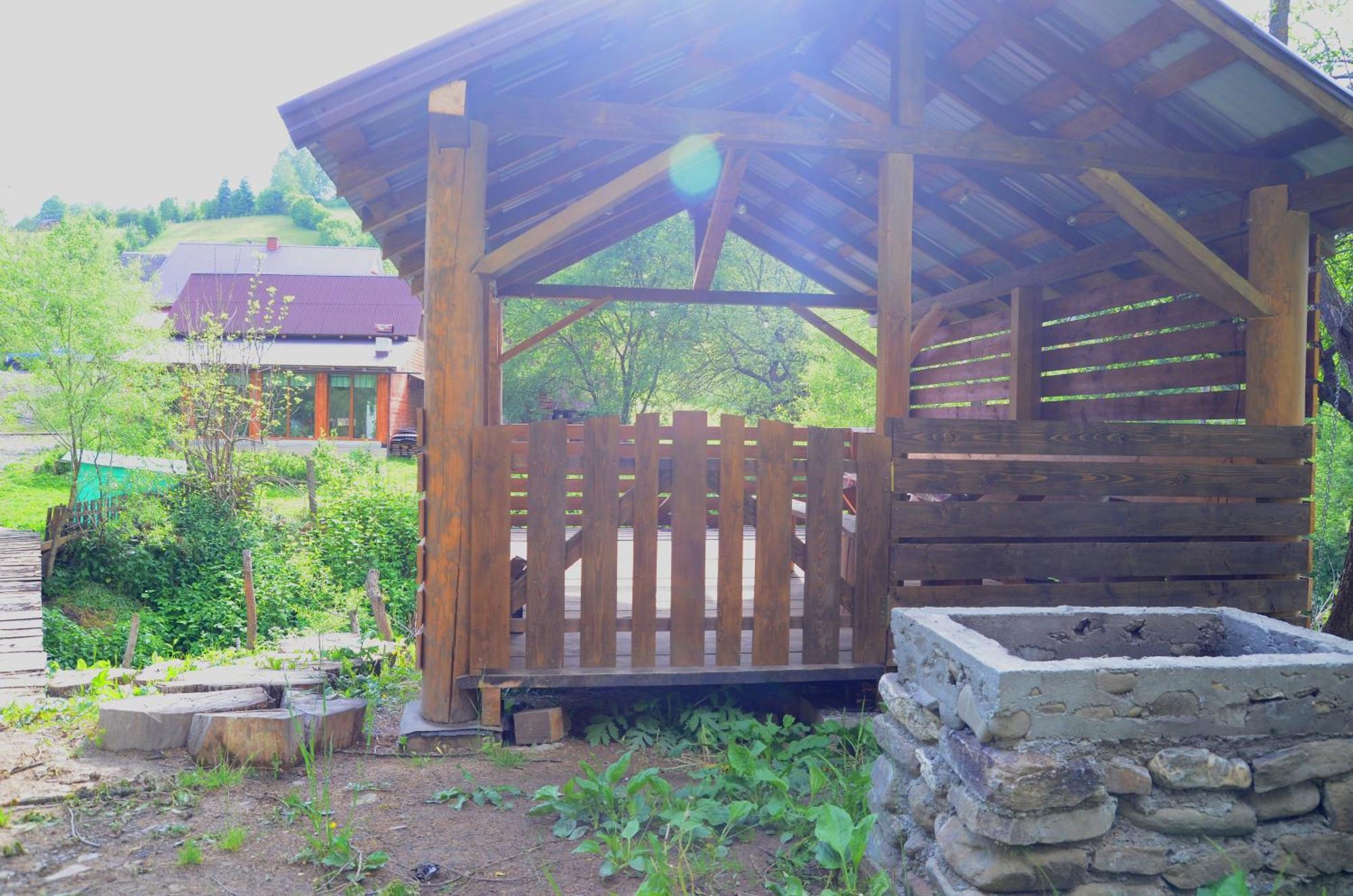 Gostynnyi Dvir U Marichky Hotell Lazeshchyna Exteriör bild