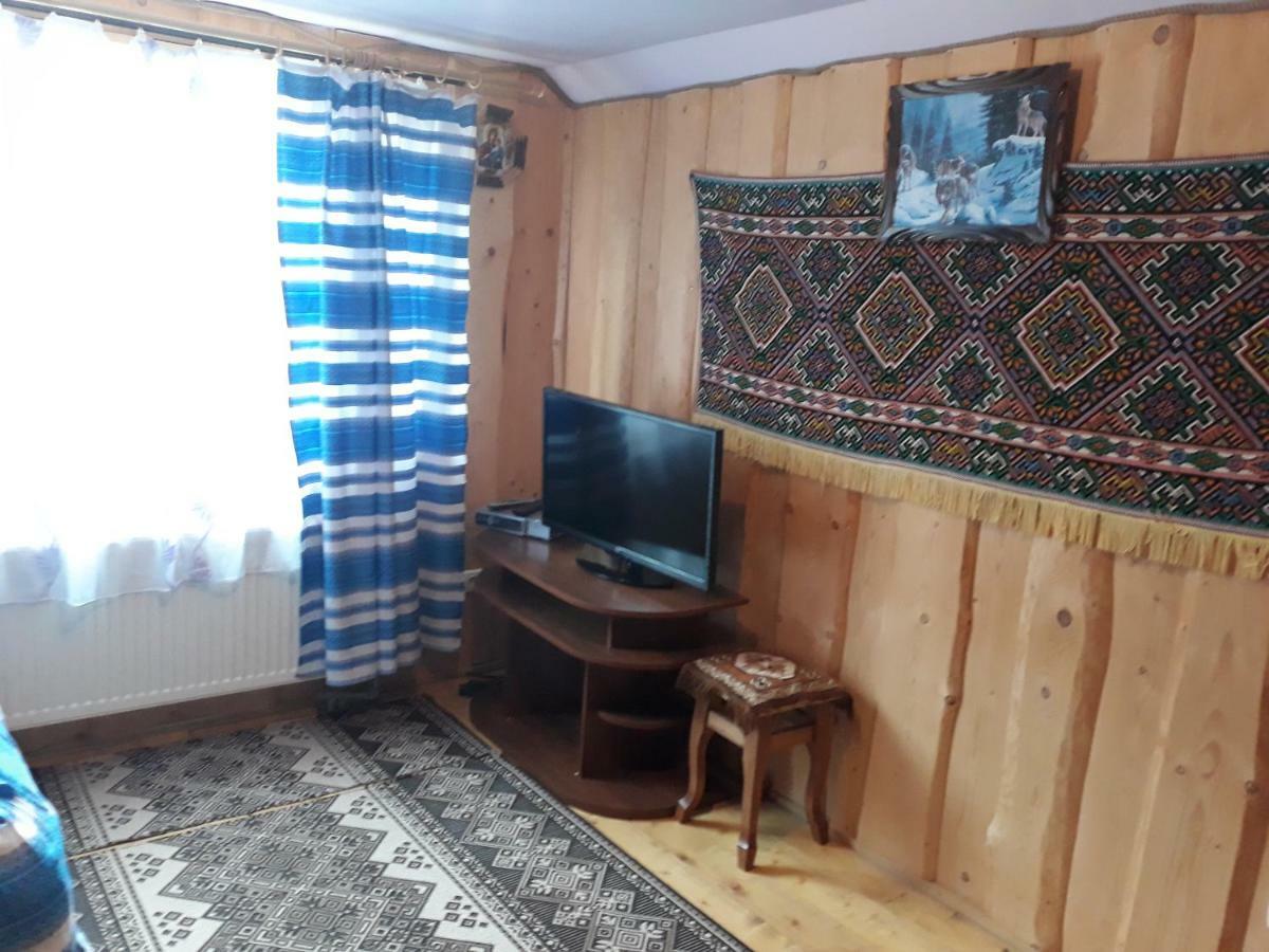 Gostynnyi Dvir U Marichky Hotell Lazeshchyna Exteriör bild